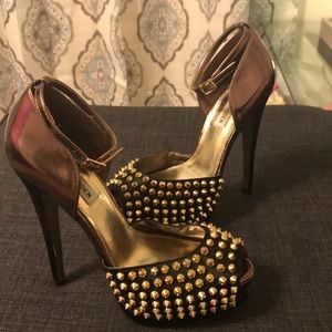 EUC Steve Madden Studded Peep Toe Heels
